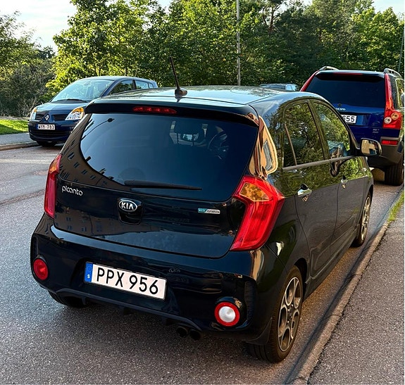 Kia Picanto 2 of 5