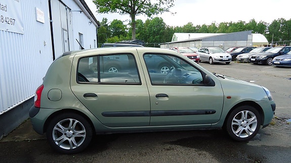 Renault Clio 8 of 19