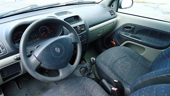 Renault Clio 13 of 19