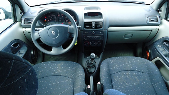 Renault Clio 17 of 19