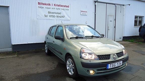Renault Clio 11 of 19