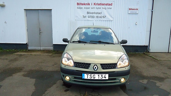Renault Clio 19 of 19