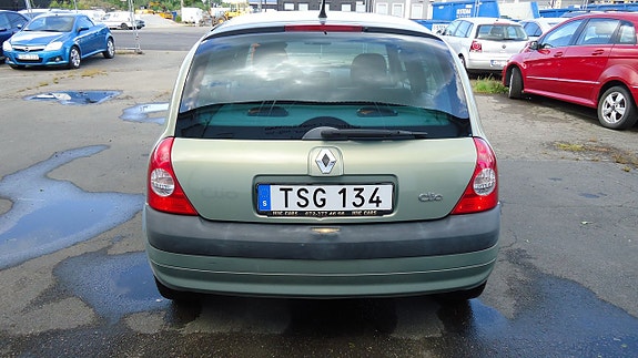 Renault Clio 18 of 19