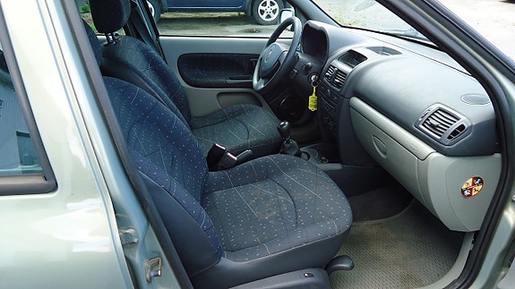 Renault Clio 16 of 19