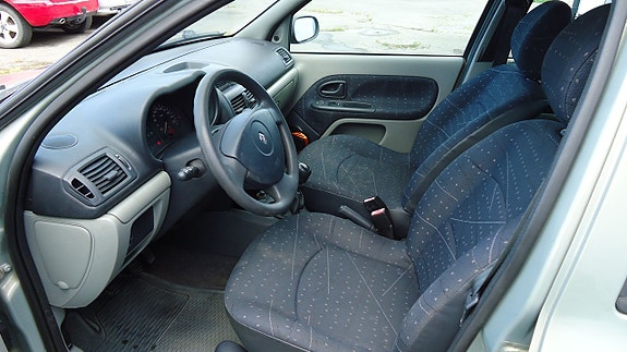 Renault Clio 12 of 19