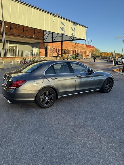 Mercedes-Benz C220 d 3 of 6