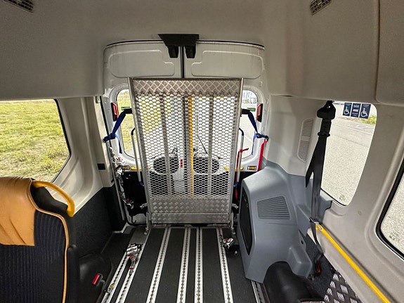Ford Transit 7 of 15