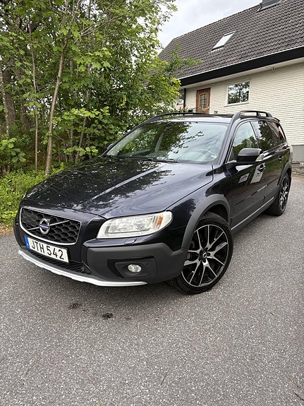 Volvo XC70 2 of 7