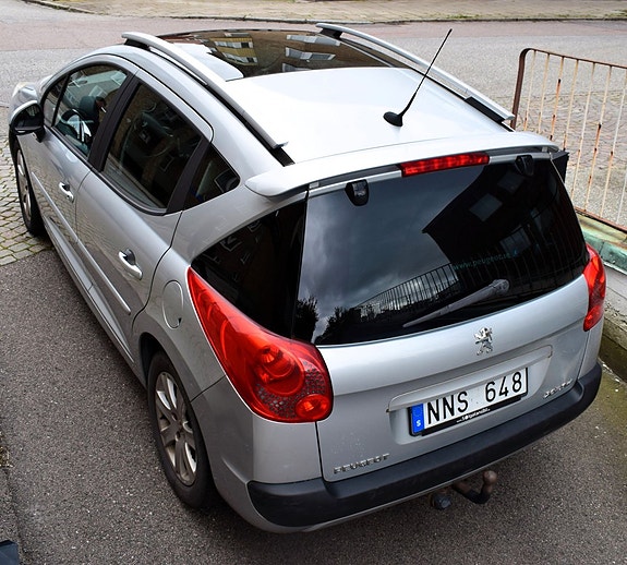 Peugeot 207 SW 2 of 5