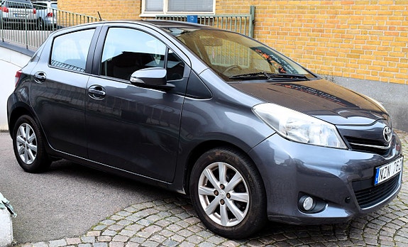 Toyota Yaris 3 of 8