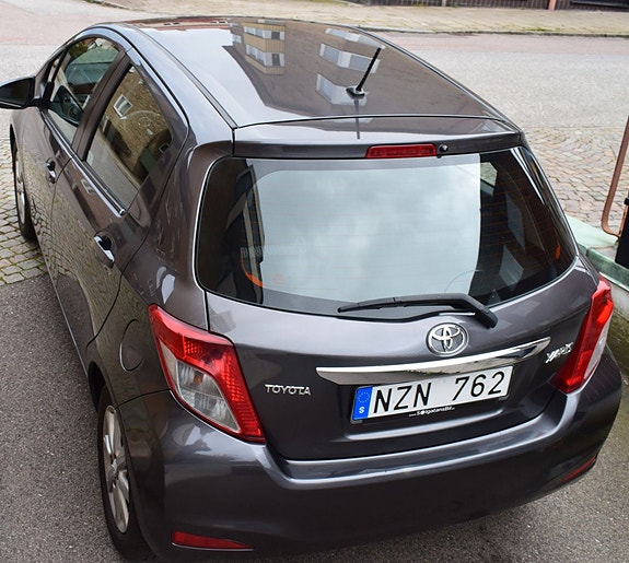 Toyota Yaris 4 of 8