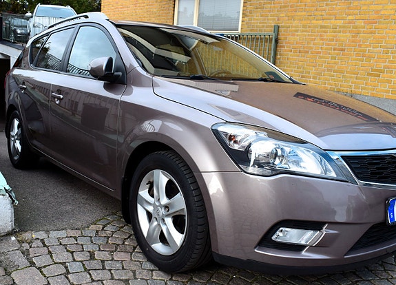 Kia Ceed 2 of 8