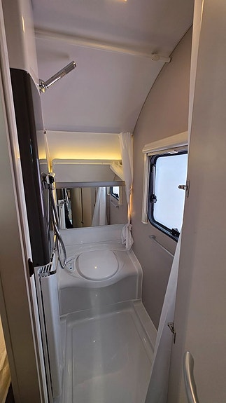Adria Adora 613 PK *MYCKET VÄLUTRUSTAD *Förtält Penta 13 of 24