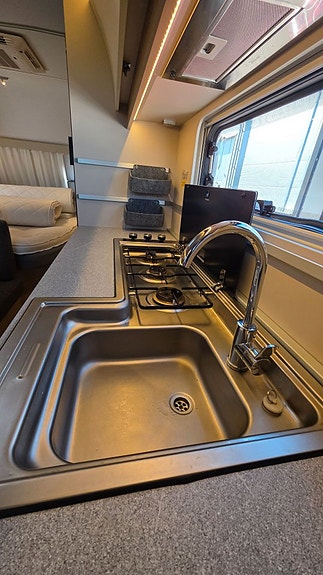 Adria Adora 613 PK *MYCKET VÄLUTRUSTAD *Förtält Penta 18 of 24