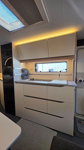 Adria Adora 613 PK *MYCKET VÄLUTRUSTAD *Förtält Penta 17 of 24