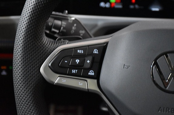 Volkswagen Passat 13 of 29