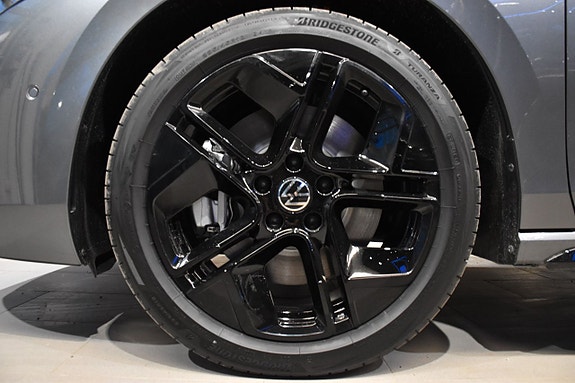 Volkswagen Passat 10 of 29