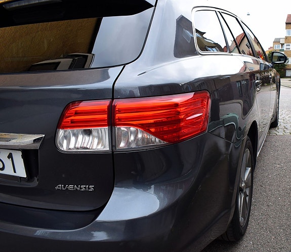 Toyota Avensis 5 of 5