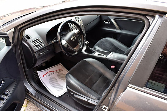 Toyota Avensis 8 of 13
