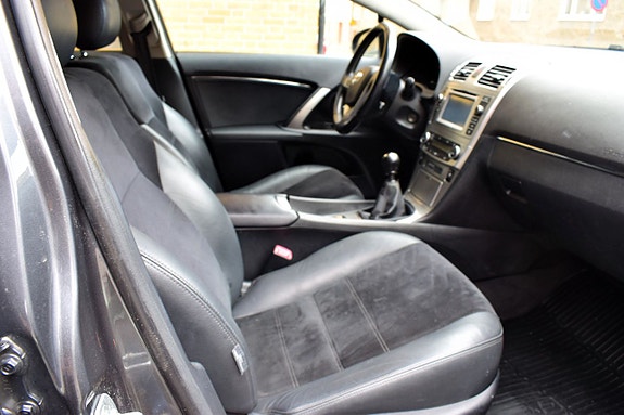 Toyota Avensis 7 of 13