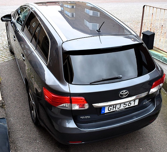 Toyota Avensis 4 of 5