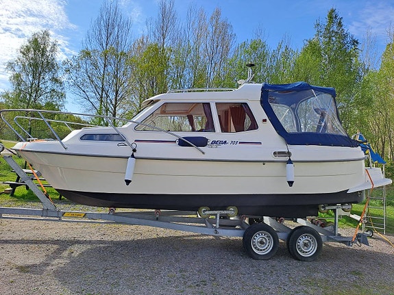 Bella 703 -2006 , i toppskick! Endast 409 timmar !