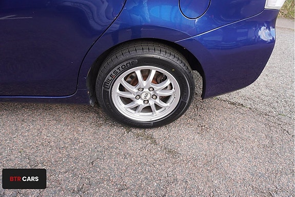 Toyota Prius 6 of 12