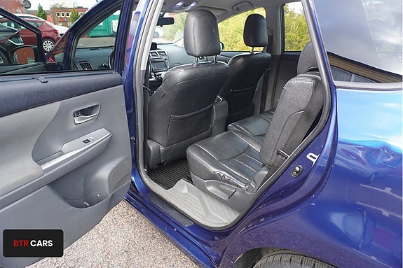 Toyota Prius 7 of 12