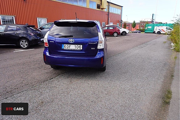 Toyota Prius 4 of 5