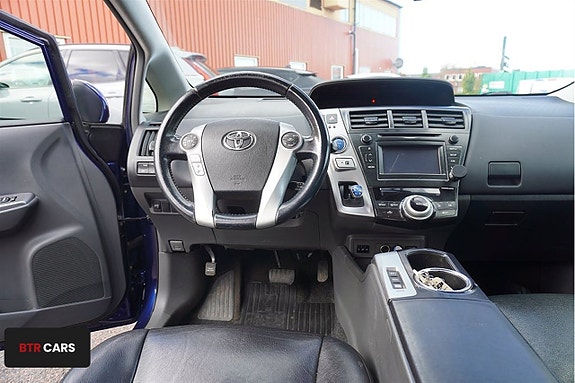 Toyota Prius 8 of 12
