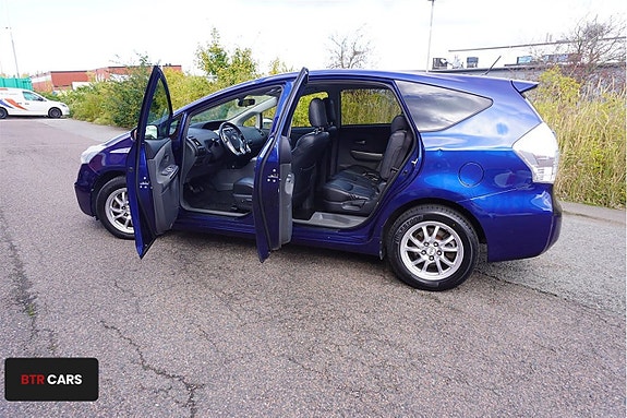 Toyota Prius 2 of 5