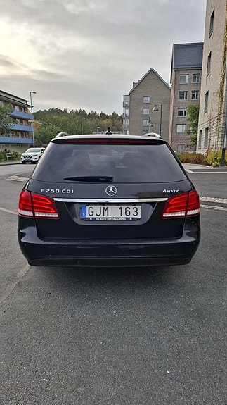 Mercedes-Benz E250 3 of 13
