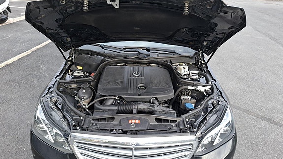 Mercedes-Benz E250 11 of 13