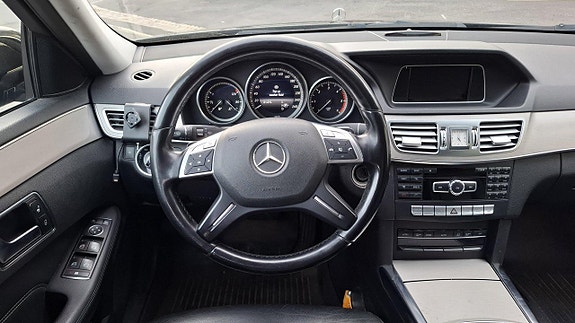 Mercedes-Benz E250 5 of 13
