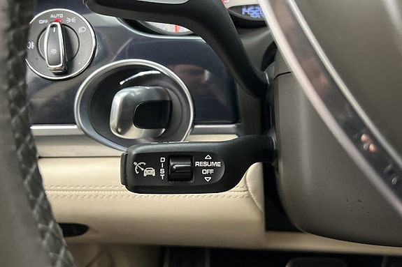 Porsche Panamera 4 18 of 30