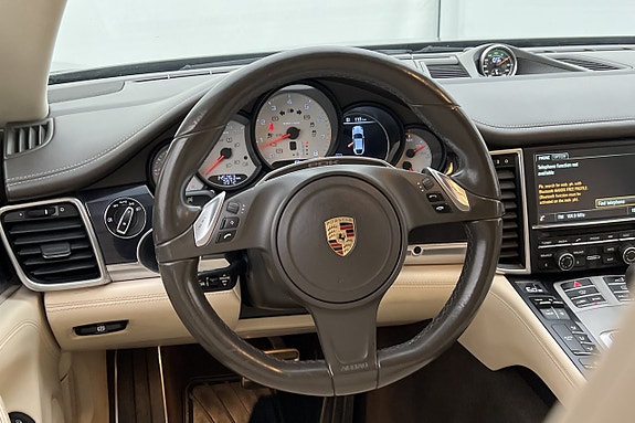 Porsche Panamera 4 9 of 30