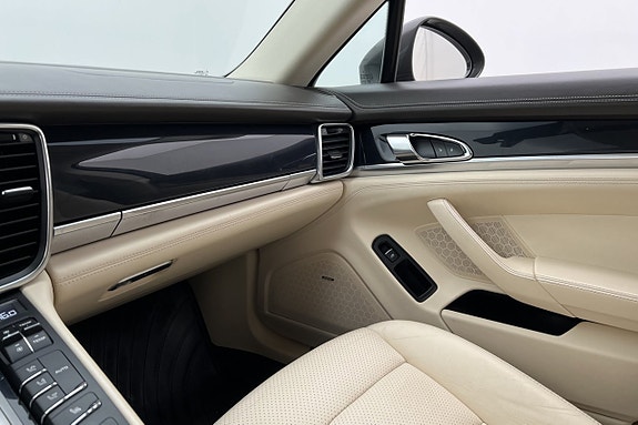 Porsche Panamera 4 29 of 30