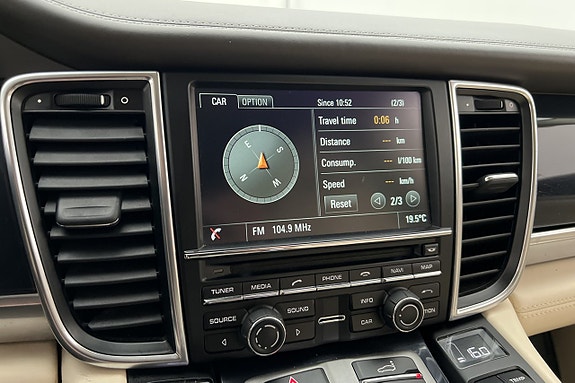 Porsche Panamera 4 24 of 30