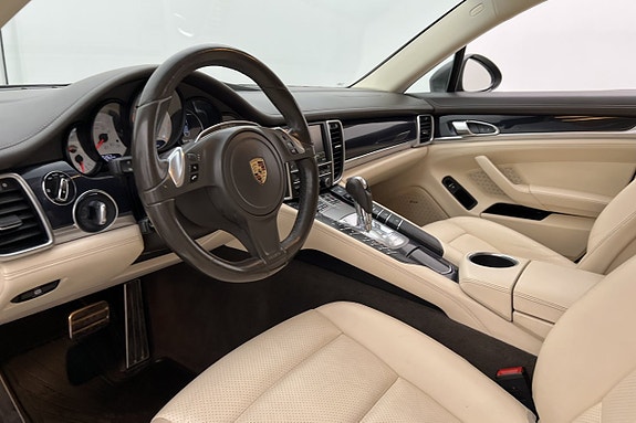 Porsche Panamera 4 8 of 30