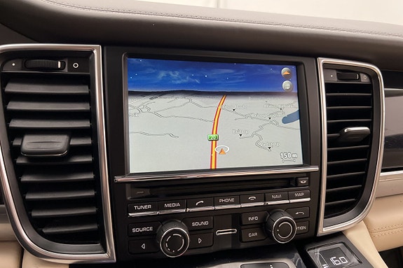 Porsche Panamera 4 21 of 30