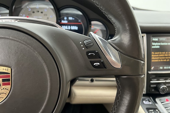 Porsche Panamera 4 13 of 30