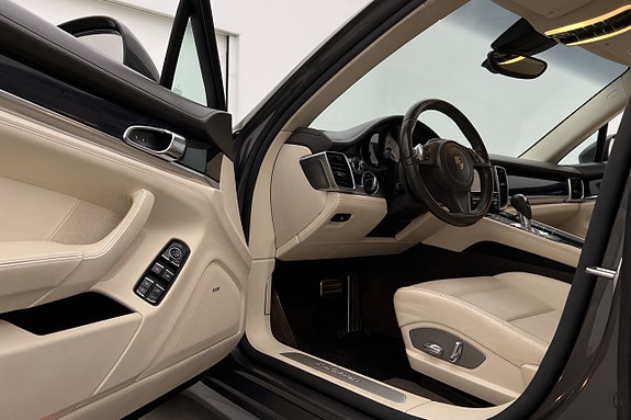 Porsche Panamera 4 16 of 30
