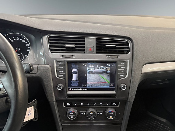Volkswagen e-Golf VII 13 of 15