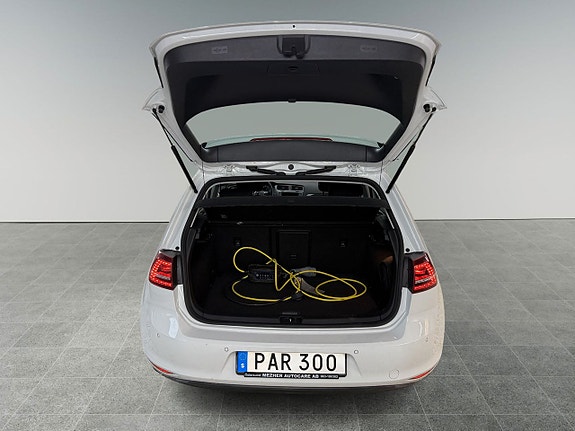 Volkswagen e-Golf VII 15 of 15
