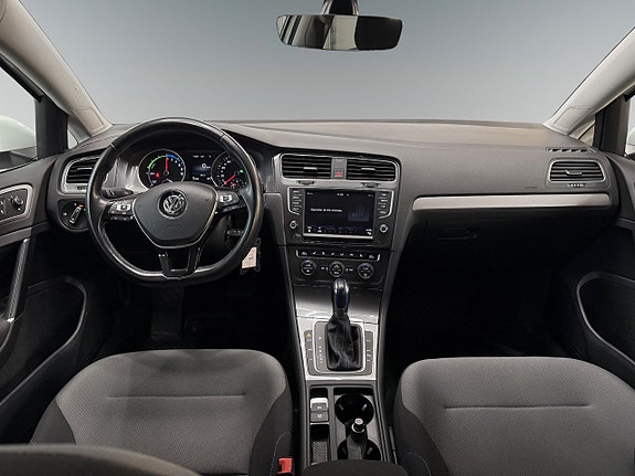Volkswagen e-Golf VII 12 of 15