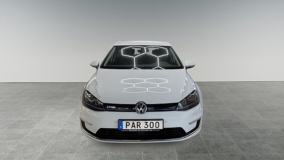 Volkswagen e-Golf VII 2 of 15