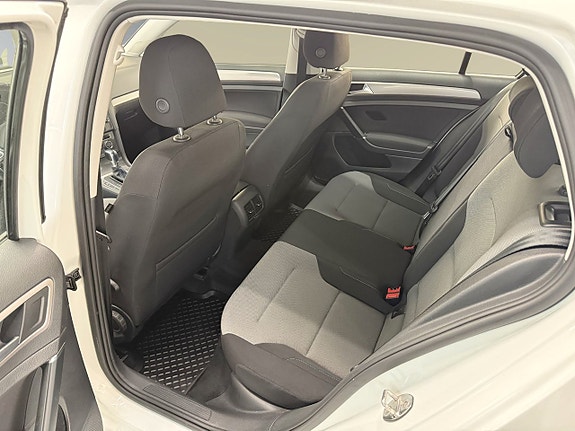 Volkswagen e-Golf VII 10 of 15