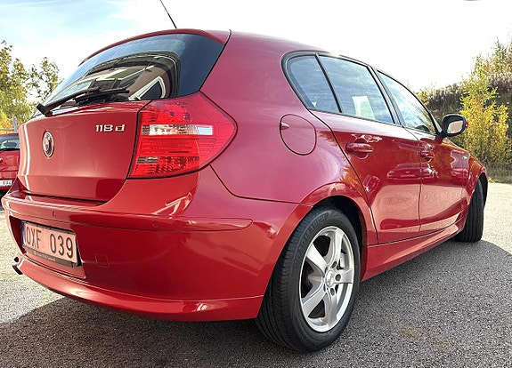 BMW 118d 2 of 5