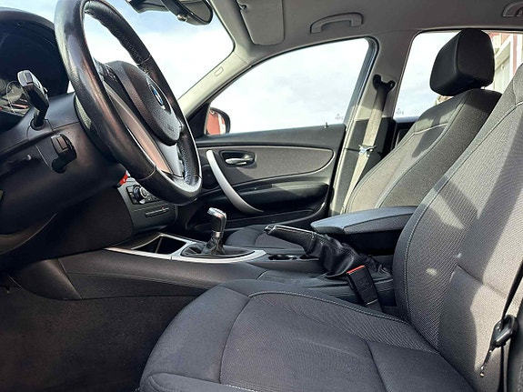 BMW 118d 4 of 5