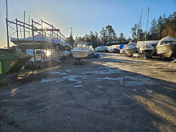 Vinterförvaring, motorbyten, försäkringjob, plastarbetern 6 of 9